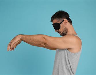 מה גורם להליכה ולדיבור מתוך שינה?